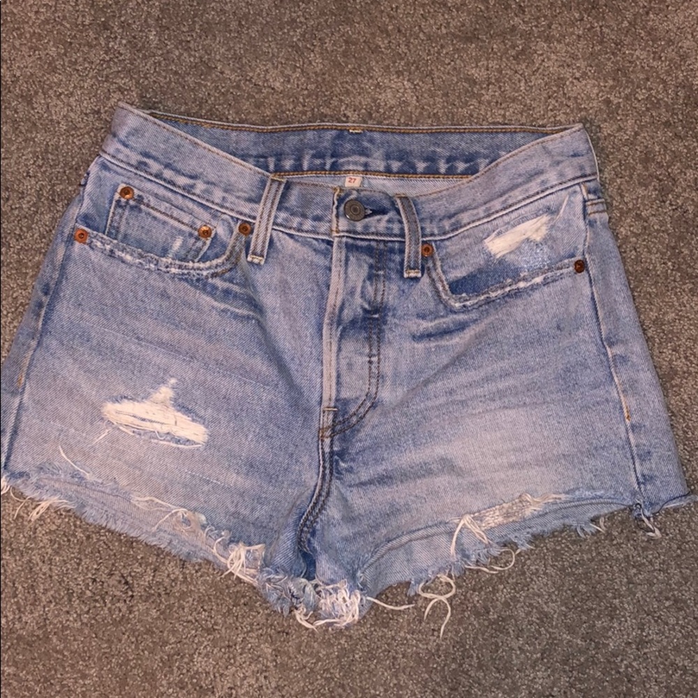 Light-wash Levi Shorts
